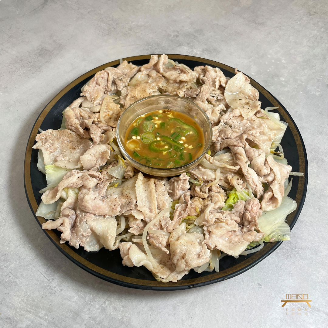 대패삼겹살 숙주찜 Steamed Thin Pork Belly with Bean Sprout