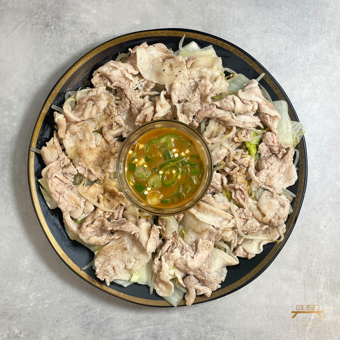 대패삼겹살 숙주찜 Steamed Thin Pork Belly with Bean Sprout