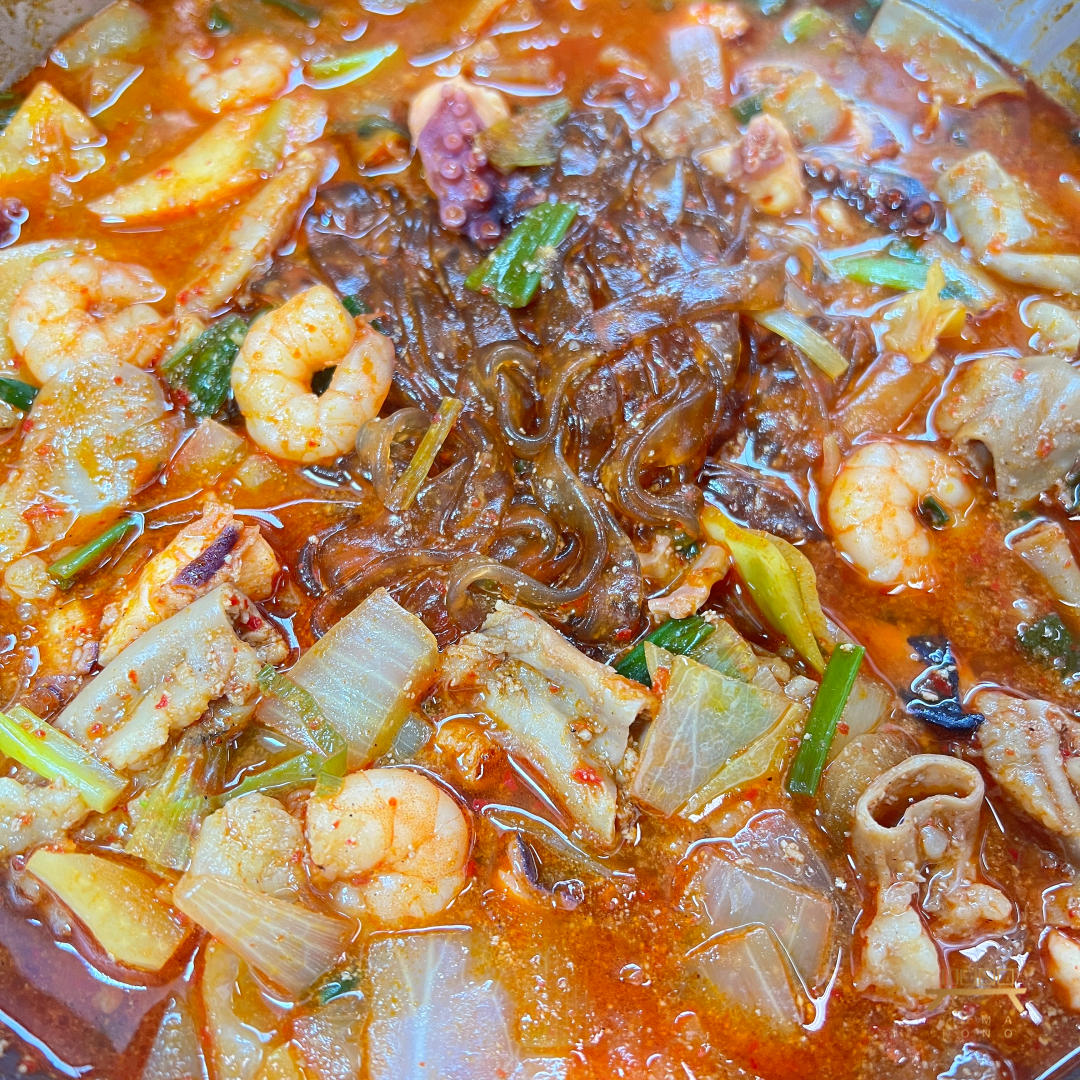 낙곱새 전골 Small Octopus, Shrimp, Beef Intestine Hot Pot